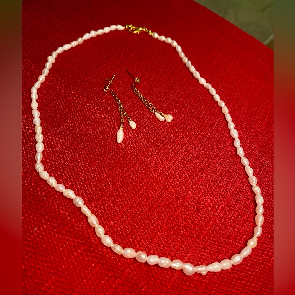 Freshwater Pearl Necklace & Earring Set